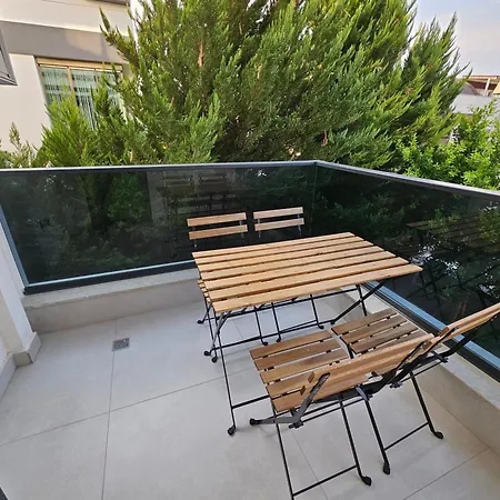Appartement Professionally Maintained, Spacious New Residences Near Lara & Kundu *