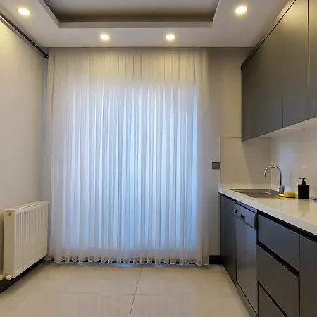 Apartment Professionally Maintained, Spacious New Residences Near Lara & Kundu *