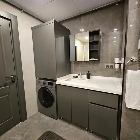 Apartment Professionally Maintained, Spacious New Residences Near Lara & Kundu *