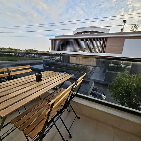 Apartment Professionally Maintained, Spacious New Residences Near Lara & Kundu *