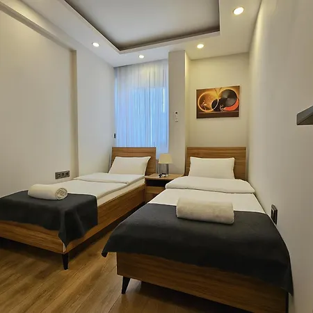 Apartment Professionally Maintained, Spacious New Residences Near Lara & Kundu *