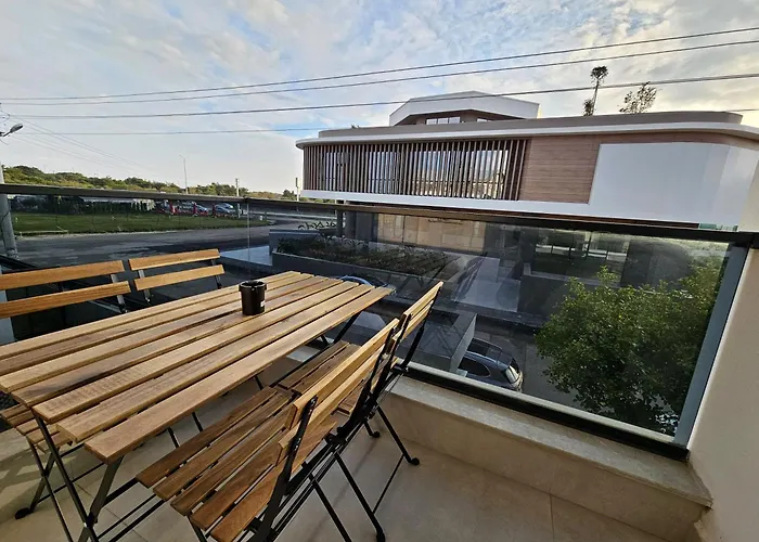 Apartmán Professionally Maintained, Spacious New Residences Near Lara & Kundu *