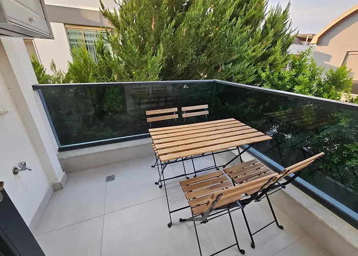 Apartment Professionally Maintained, Spacious New Residences Near Lara & Kundu *