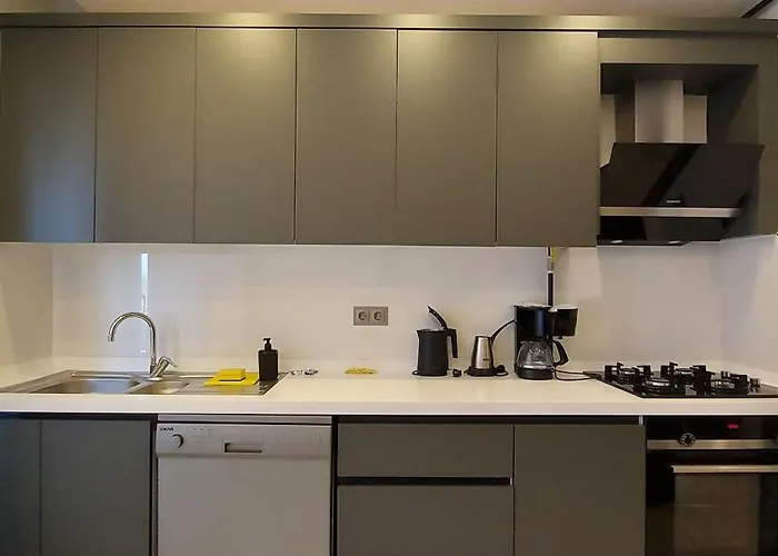 Apartment Professionally Maintained, Spacious New Residences Near Lara & Kundu